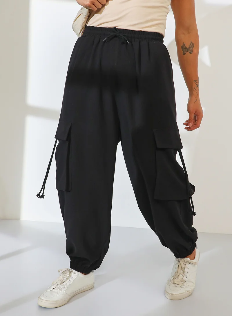كامبوس سوترا Men's Charcoal Black Cuffed Baggy Utility Trousers For Casual Wear | Mid-Rise | 4 Pockets | Drawstring Closure | Cargo Pants Crafted With Comfort Fit For Everyday Wear